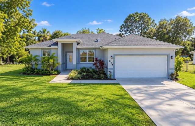 897 Iris Dr, North Fort Myers Gallery 1