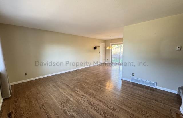 Cozy 3 Bedroom House in Southeast Colorado Springs Gallery 3