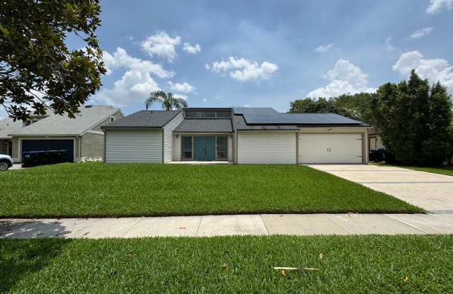Tropical Elegance in East Orlando: A Private Poolside Retreat in Bay Run! FULLY-FENCED HOME! WASHER  DRYER INCLUDED! EQUIPPED WITH SOLAR PANELS! photos photos