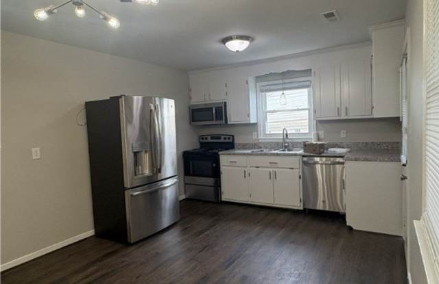 3022 Fielding Road Gallery 3