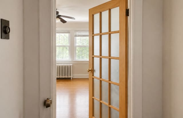 Bright Studio Steps to Quincy Center – Huge Walk-In Closet, Heat & Hot Water Included! photos photos