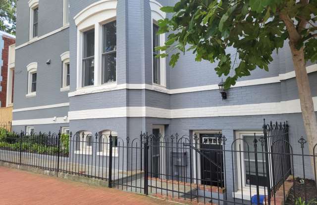 Capitol Hill North Neighborhood Basement Condo Light-filled 2BR 1 BATH Utilities Included Gallery 3
