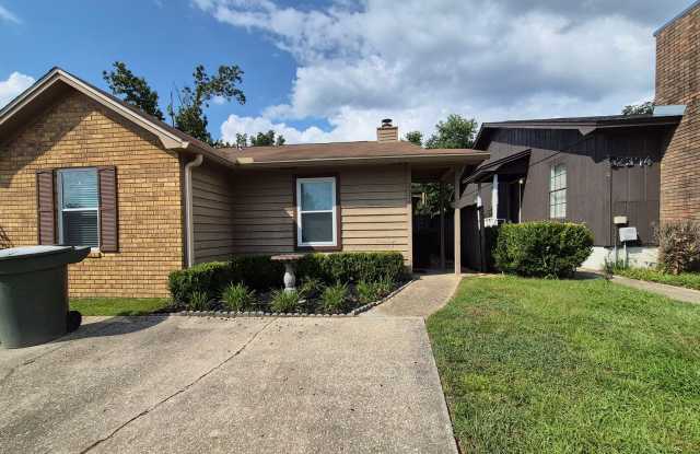 Townhome Two Bedroom Two Bath near UWF Gallery 1