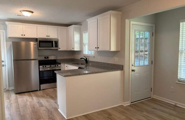 Gorgeous 3BD/2BA ranch home in Holly Springs! Gallery 4