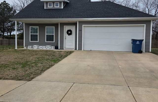 Beautiful 3-Bed, 2-Bath Home with Open Layout! - 305 Fieldstone Circle, Gravette, AR 72736