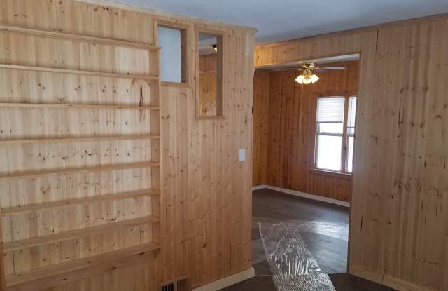 Morgan Park townhouse, yard, end unit, quiet, garage, laundry, spacious photos photos
