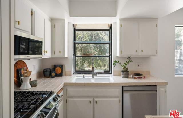 4658 Don Lorenzo Dr Gallery 2