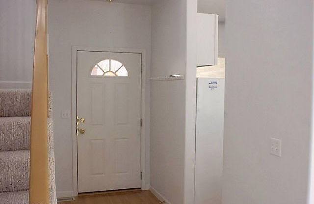 11228 Echo Street Gallery 2