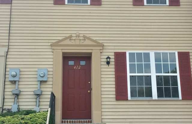 Economical 3BR Townhome - Northampton School District Gallery 1