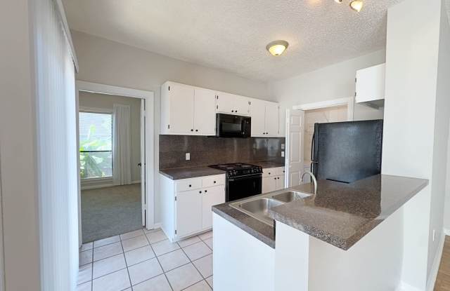 Welcome to this charming 2-bedroom, 2-bathroom home located in the heart of Baton Rouge photos photos