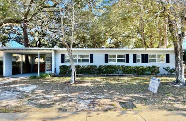 303 Smith Drive Northeast - 303 Smith Drive Northeast, Fort Walton Beach, FL 32548