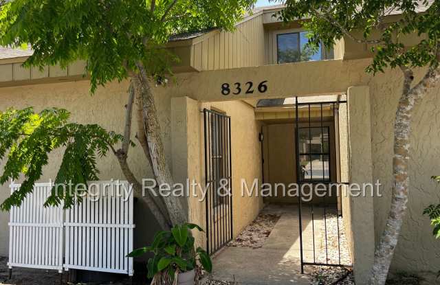 Cozy 2 bed / 2 bath townhome in the heart of Jacksonville Gallery 1