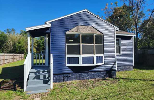 MOVE IN SPECIAL: Waived $350 Cleaning Fee!!!!! - 6 East Carver Drive, Warrington, FL 32507