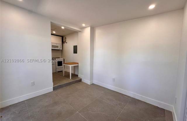 2952 SW 27th Ter Gallery 1