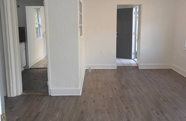 1851 E 24th St #room Rental Gallery 2