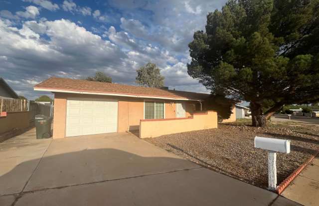 affordable 3 bedroom 2 bath home with garage and backyard studio - 531 North Leonardo De Vinci Drive, Sierra Vista, AZ 85635