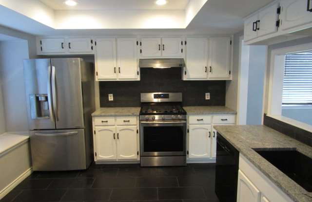 9217 Singing Quail Dr 78758 |  2 Bedroom 2 Bath 2 Car Garage $2195 Gallery 4