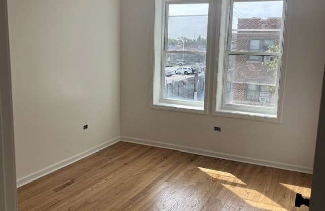 2414 W 70th Street Gallery 2