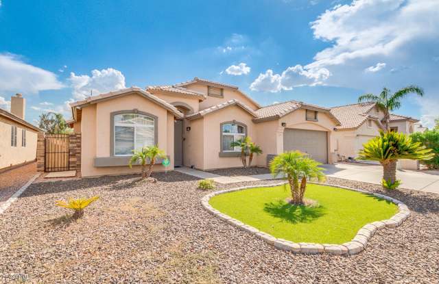 2811 E ROCKWOOD Drive Gallery 2