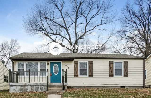 1928 2nd Avenue - 1928 2nd Avenue, Leavenworth, KS 66048