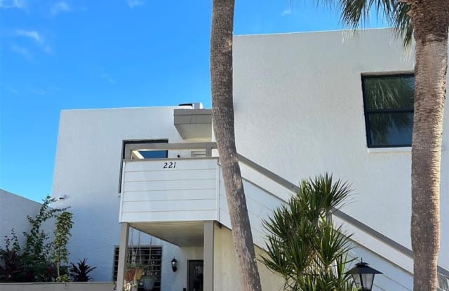 221 LAKEWOOD DRIVE - 221 Lakewood Drive, South Bradenton, FL 34210
