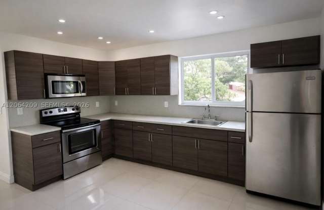 552 NE 61st St photos photos
