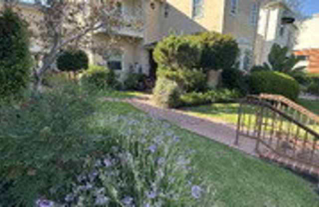 205 South Doheny Drive Gallery 1