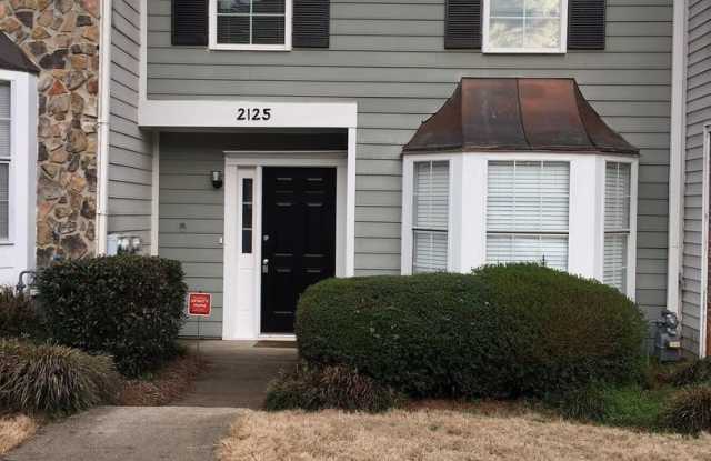 2125 Fairways Ct NW - 2125 Fairways Court Gallery 2