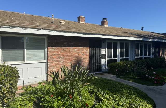 Upgraded 2 bed, 2 bath townhome for lease in Tustin. Must see !! Gallery 3