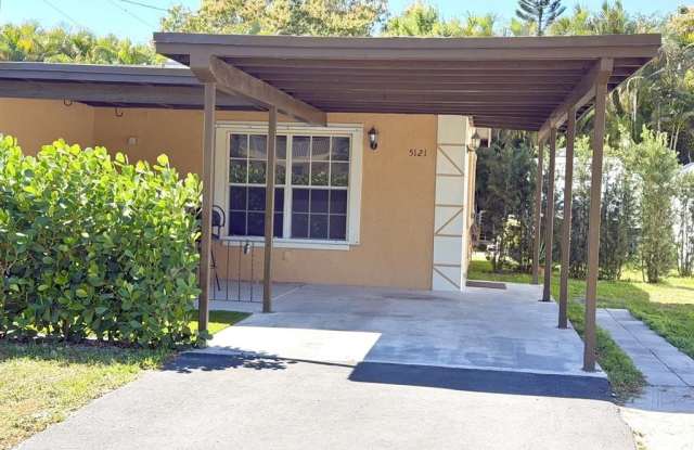 5121 SW 40th Ave photos photos