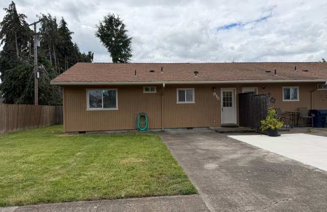 Updated 3 bedroom 1 bath duplex in Junction City! - 815 Nyssa Street, Junction City, OR 97448 Updated 3 bedroom 1 bath duplex in Junction City! - 815 Nyssa Street, Junction City, OR 97448