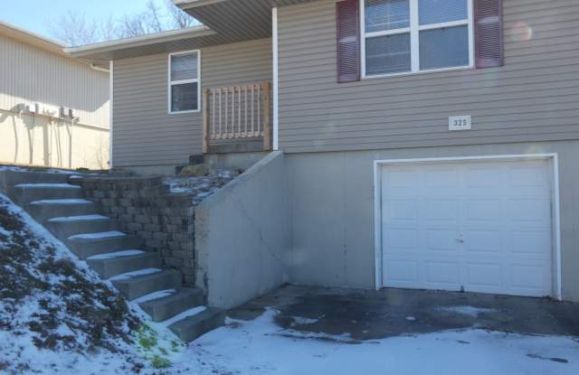 325 NW 62nd Ter. - 325 Northwest 62nd Terrace, Gladstone, MO 64118