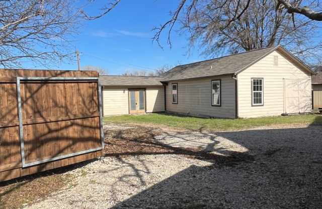 COMING SOON!!!!!!   Historic neighborhood - 2/1 - Pets Welcome - Hardwood Flooring! Gallery 1