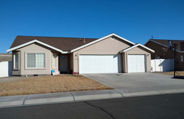 Spacious 4 Bedroom Home in Fernley with 3-Car Garage & Expansive Backyard photos photos Spacious 4 Bedroom Home in Fernley with 3-Car Garage & Expansive Backyard photos photos