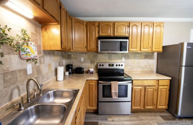 5681 Hermosa Cir - 5681 Hermosa Circle, Bellview, FL 32526