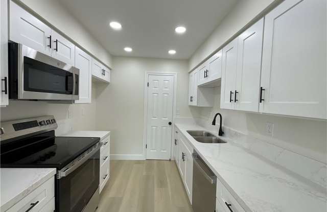 9745 Port Royal - 9745 Port Royal Circle, Huntington Beach, CA 92646