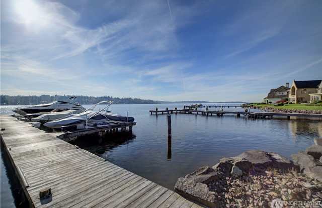 4bd/4ba Kirkland House - 8479 Northeast Woodland Cove Drive, Kirkland, WA 98034