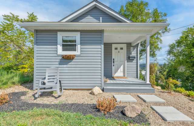 Sweet and Updated Bungalow in Ellwood City, PA photos photos