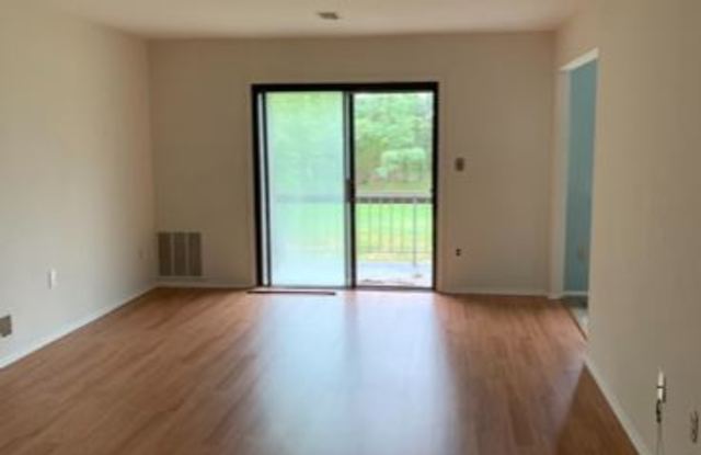 107 Sharon ct 107 - 107 Sharon Garden Court, Woodbridge, NJ 07095