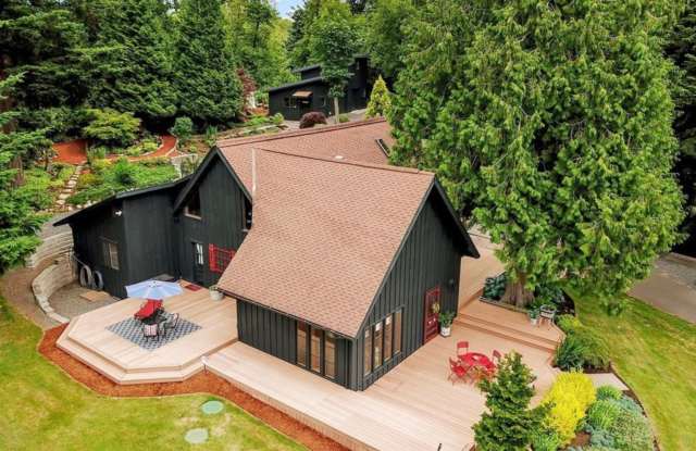 Spacious 3BR Estate Home on acre in Ferndale photos photos