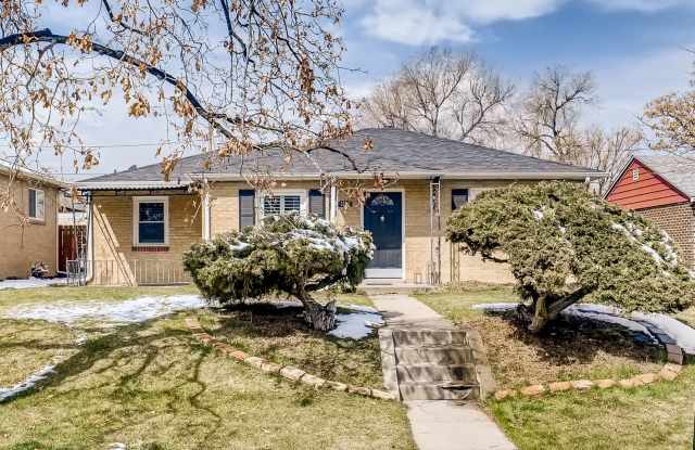 Evolve Real Estate: 3BR/1BTH North Park Hill Home With Fenced Yard, A/C, Parking! - 2629 Jasmine Street, Denver, CO 80207