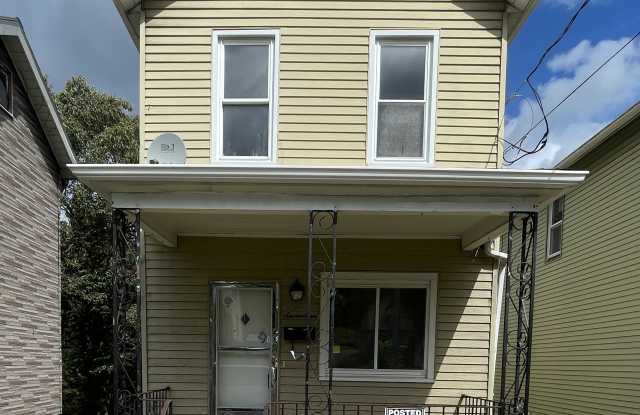 517 Hudson St Gallery 1