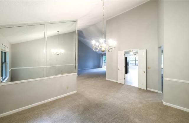 7012 S Pinewood Court Gallery 2