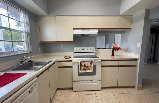 840 Cypress Park Way - 840 Cypress Park Way, Deerfield Beach, FL 33064