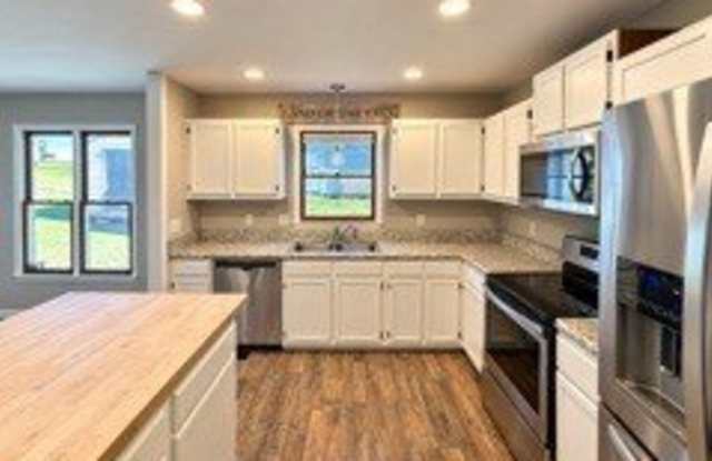 4400 Ivory Court Gallery 3
