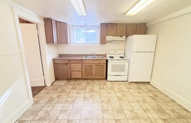 132 South 200 East - 2 photos photos