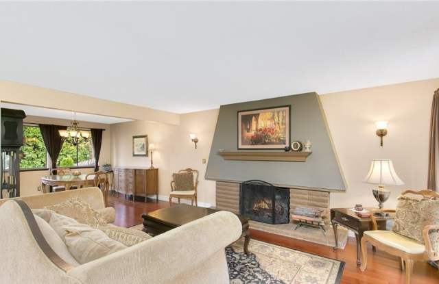 Live Comfortably in Federal Way – 4-Bedroom Home Near Golf, Shops & Transit Gallery 3