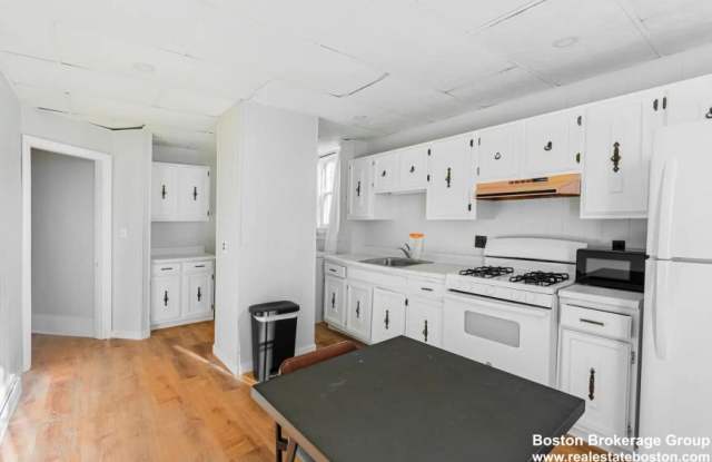 31 Falcon St. photos photos