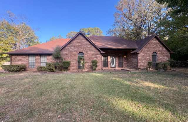 Spacious 4-Bedroom Home with Sunroom and Huge Fenced Backyard in Bartlett! Gallery 1