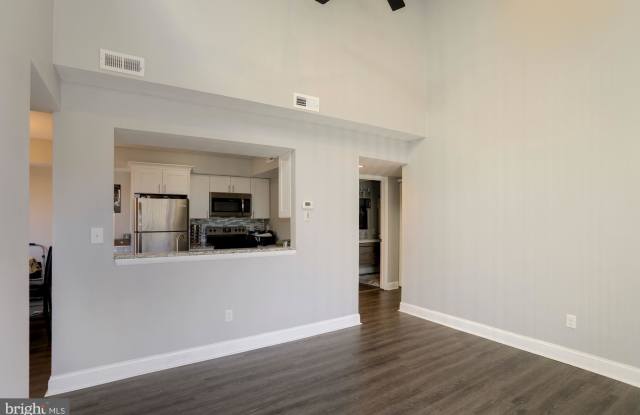 410 GREGORYS WAY Gallery 3